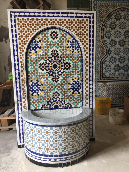 Moroccan fountain by Maroc Architecture et Zellij