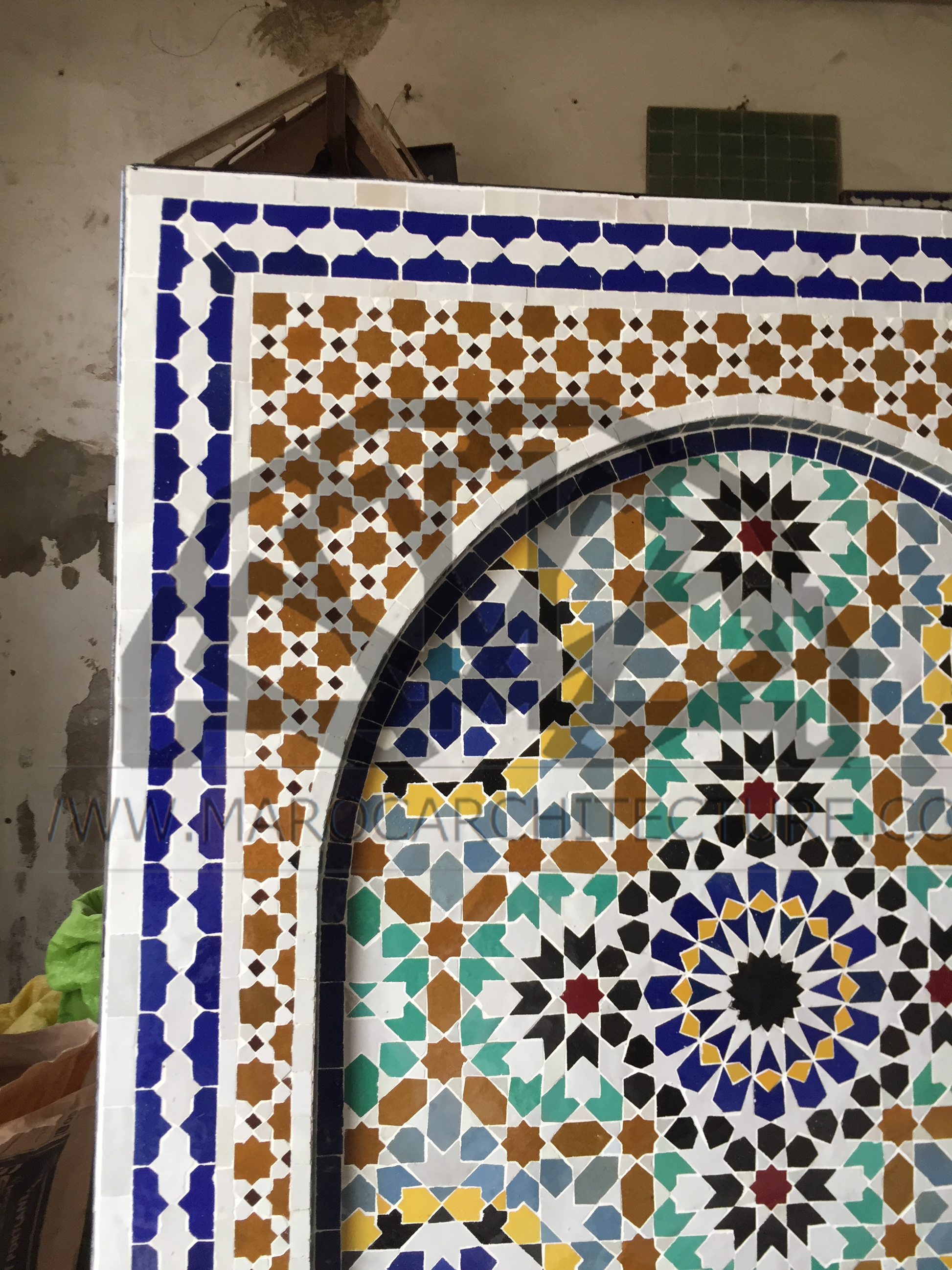 Moroccan fountain by Maroc Architecture et Zellij