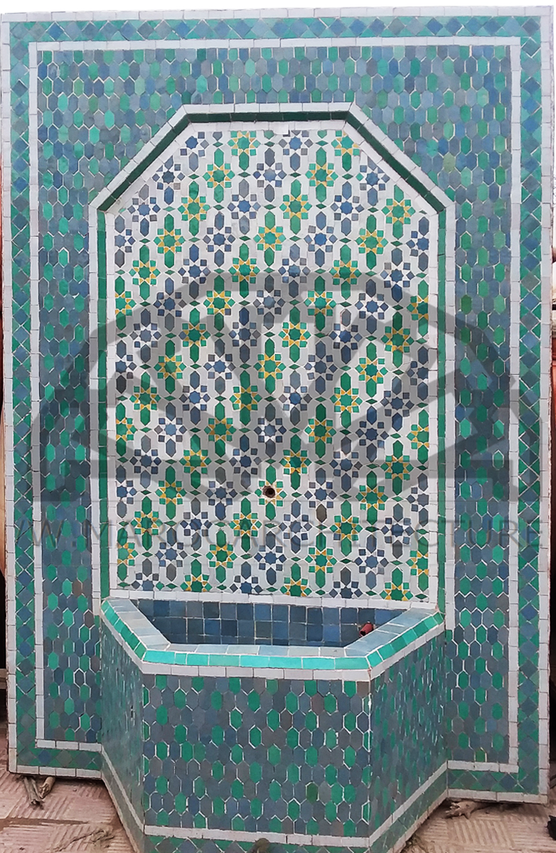 Moroccan fountain by Maroc Architecture et Zellij