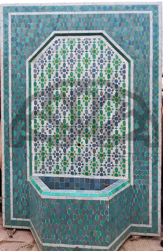 Moroccan fountain by Maroc Architecture et Zellij