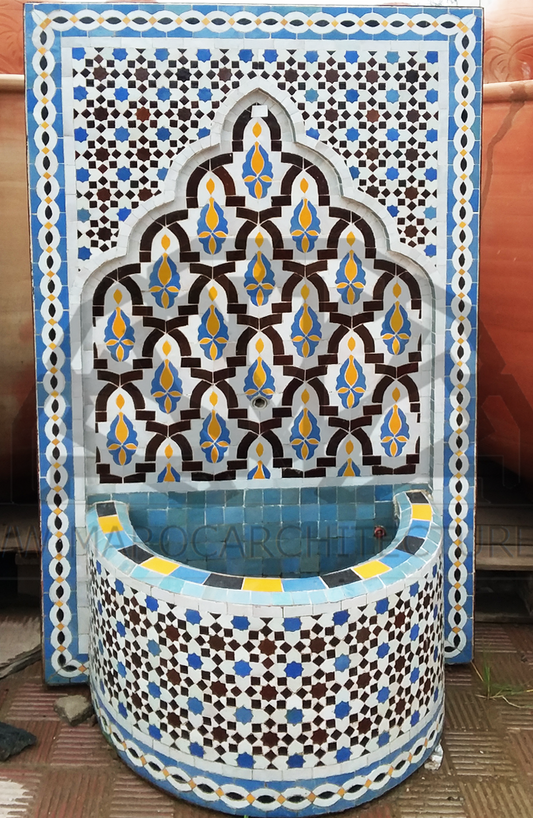 Moroccan fountain by Maroc Architecture et Zellij